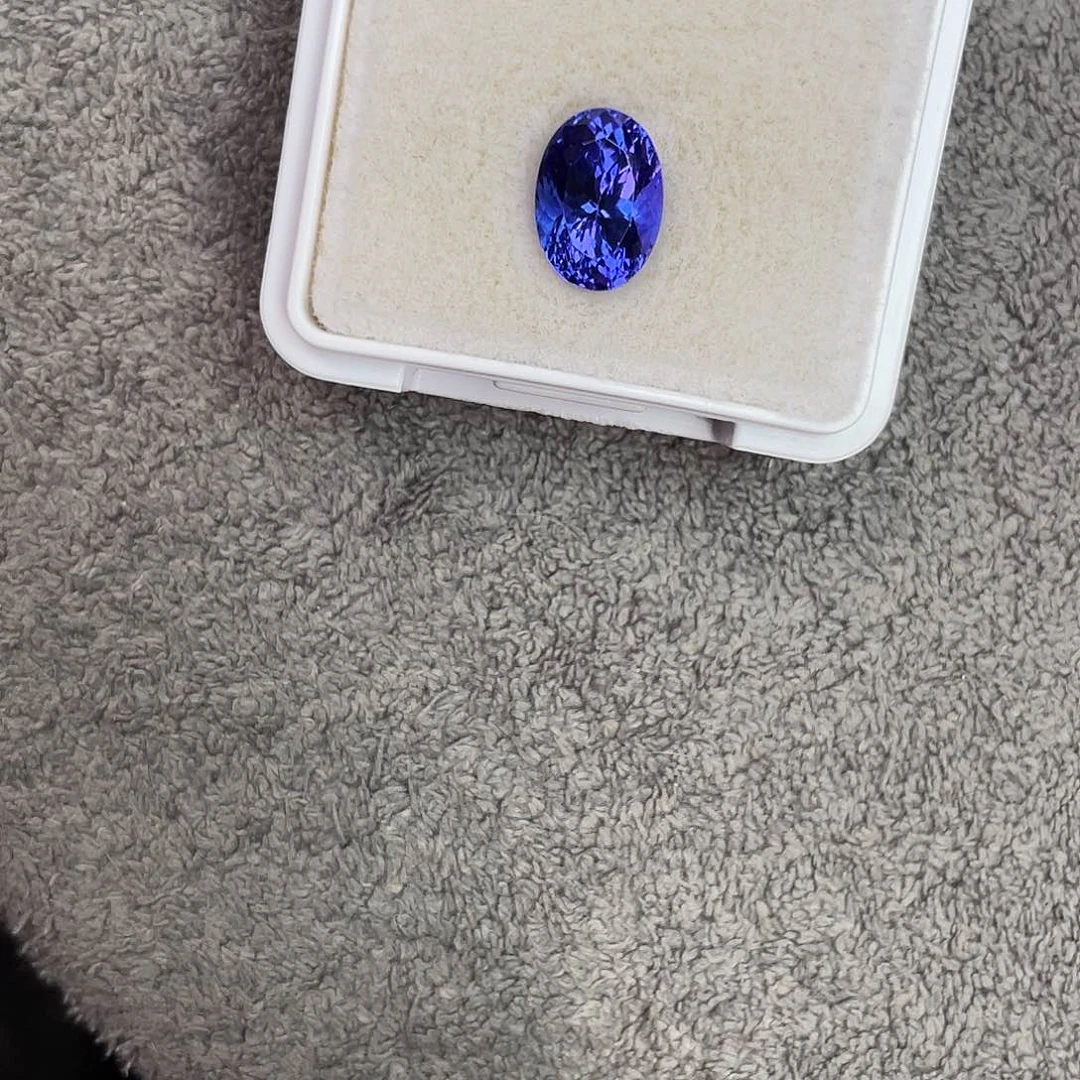 坦桑石裸石未镶嵌3.55Ct。  