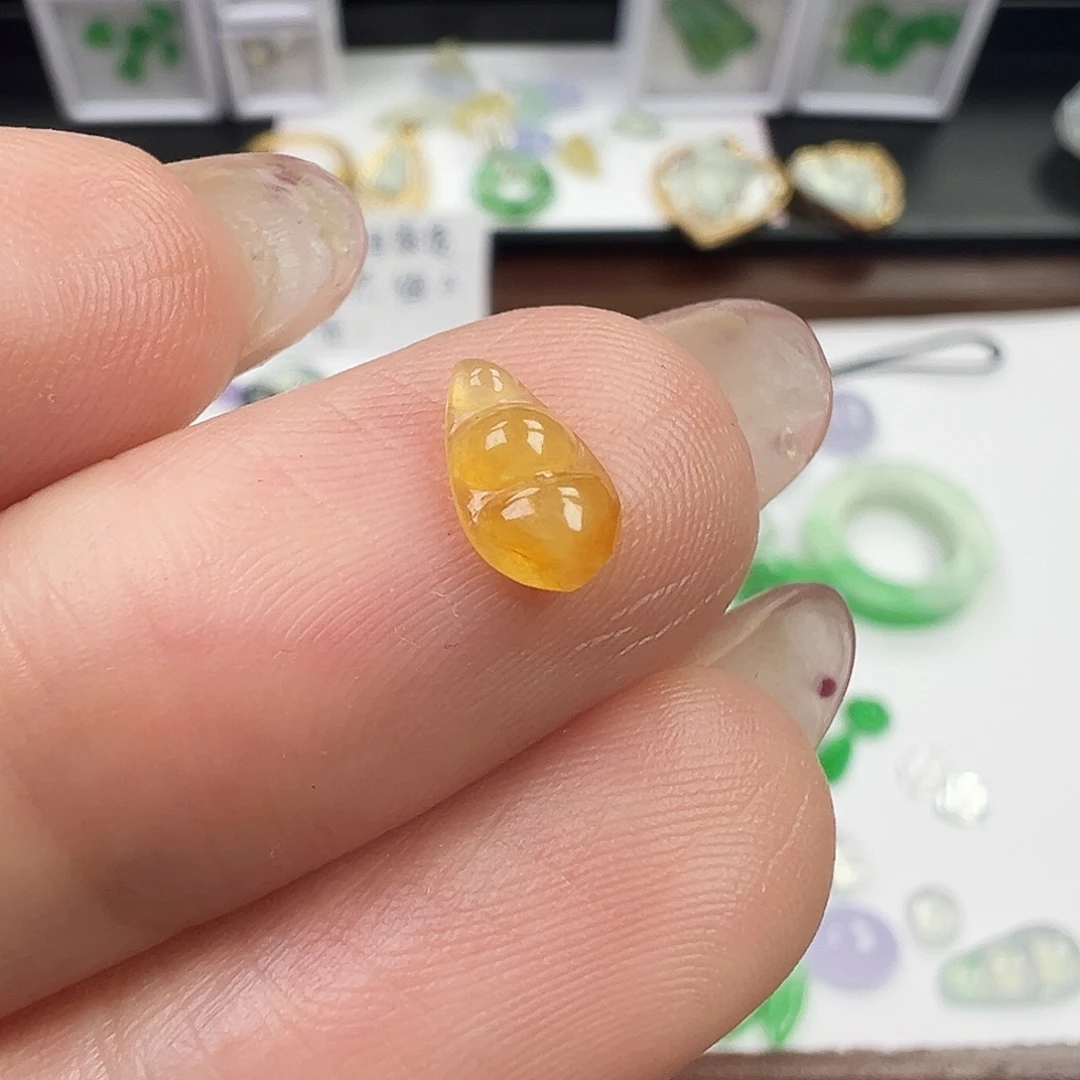 颈饰未镶嵌翡翠黄翡豆子