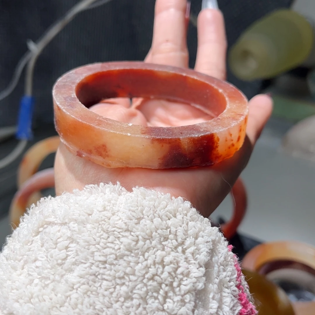 静***水石英质玉未镶嵌手镯定制