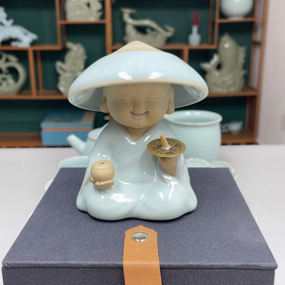 瓷小和尚一直有钱带帽子