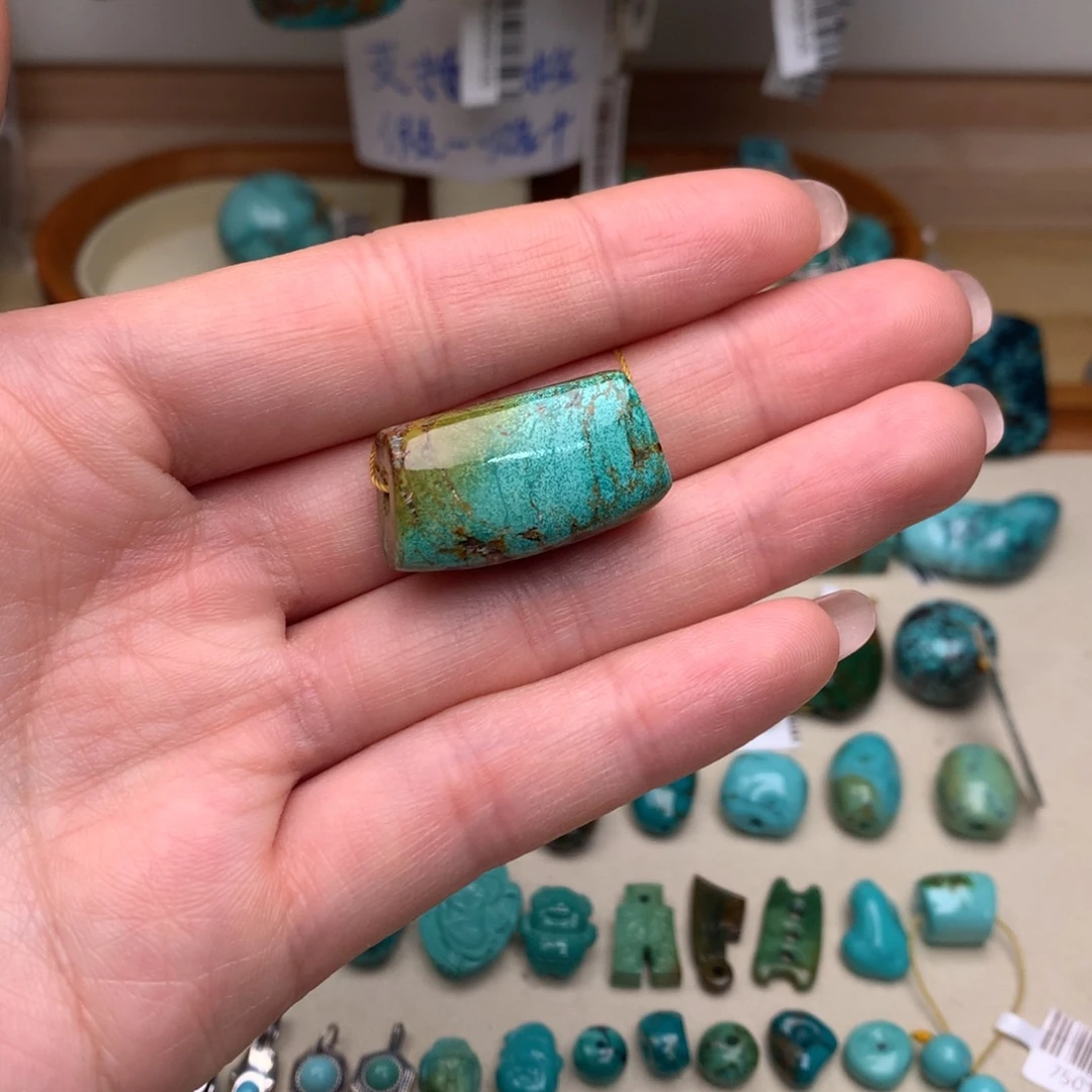 绿松石未镶嵌珠宝奇石