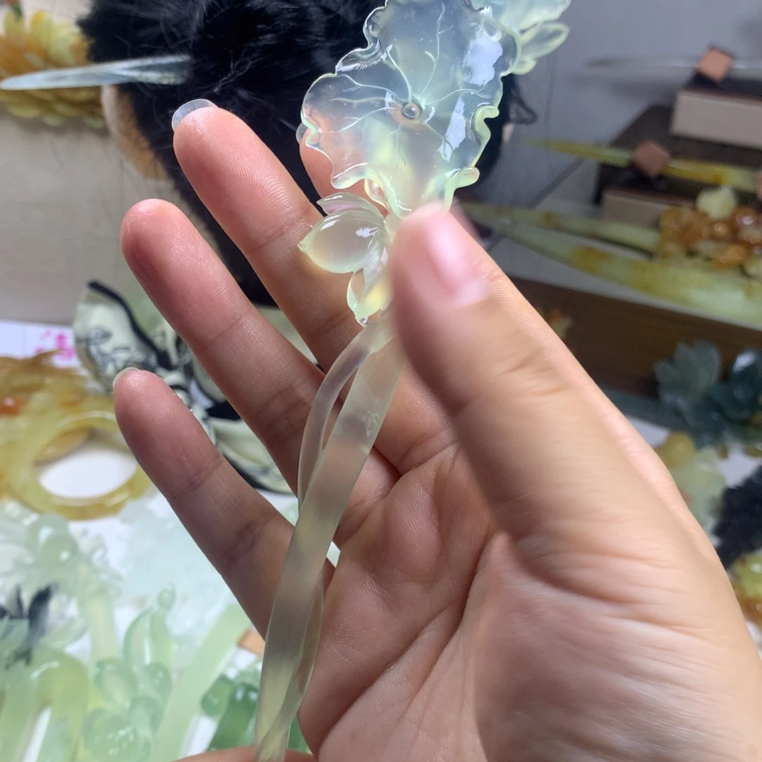 宁***主蛇纹石玉未镶嵌发饰