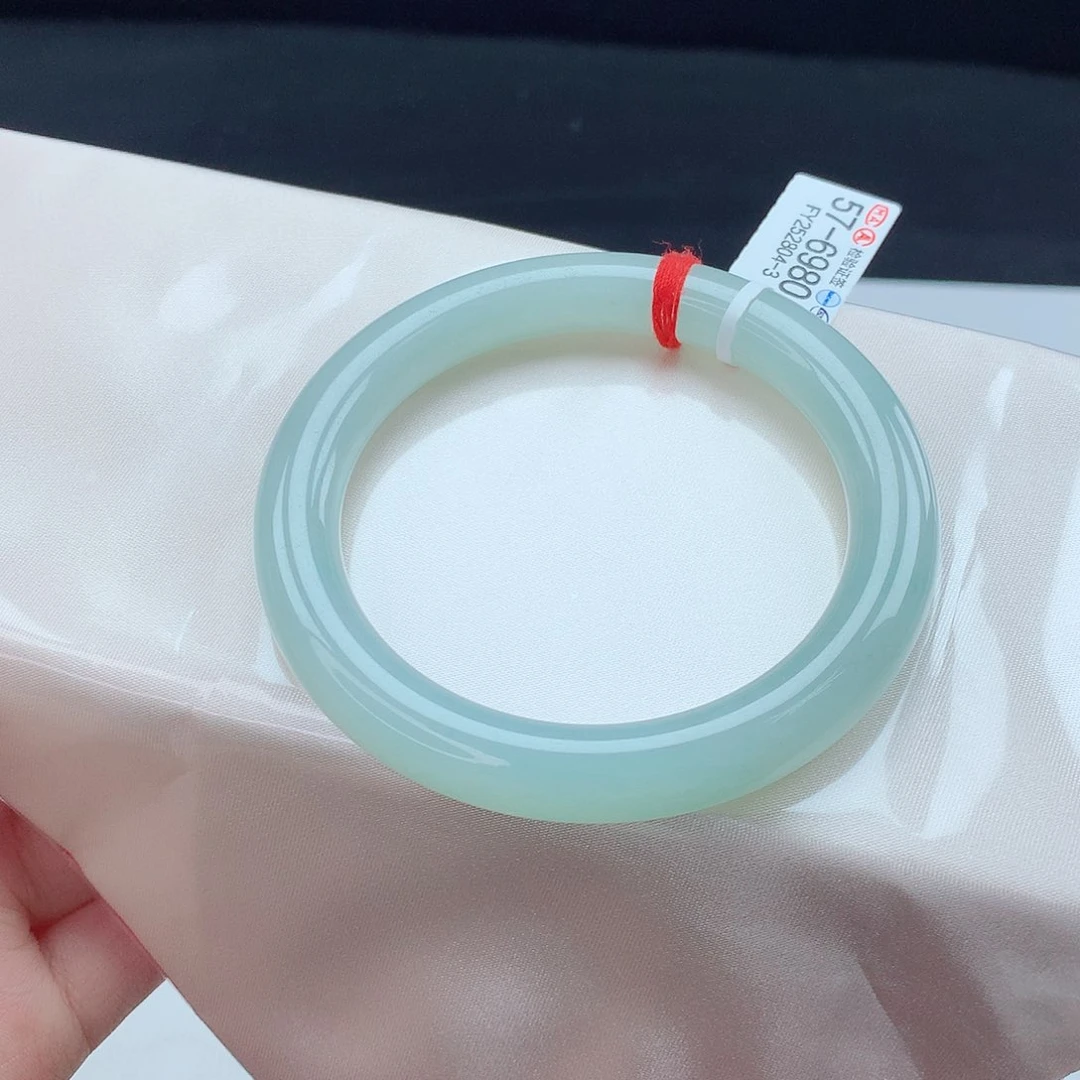 翡翠手镯未镶嵌8号淡绿圆条