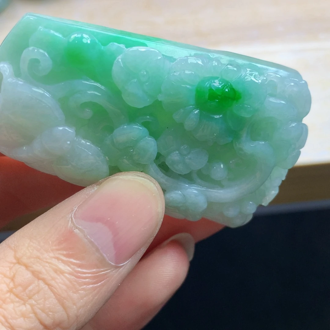 颈饰未镶嵌翡翠吊坠