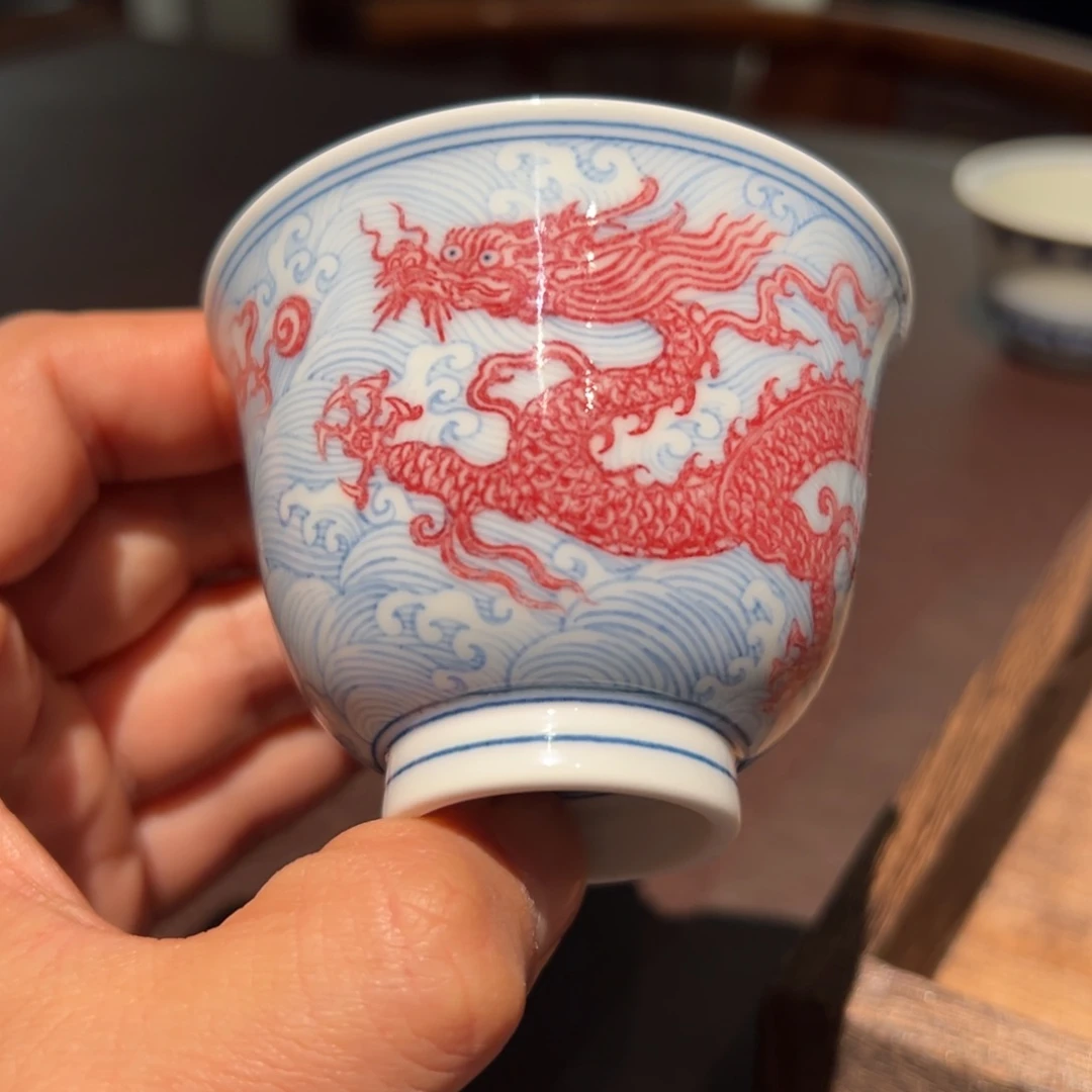 ，***会陶精品青花釉里红海水龙铃铛杯口径约7.5厘米