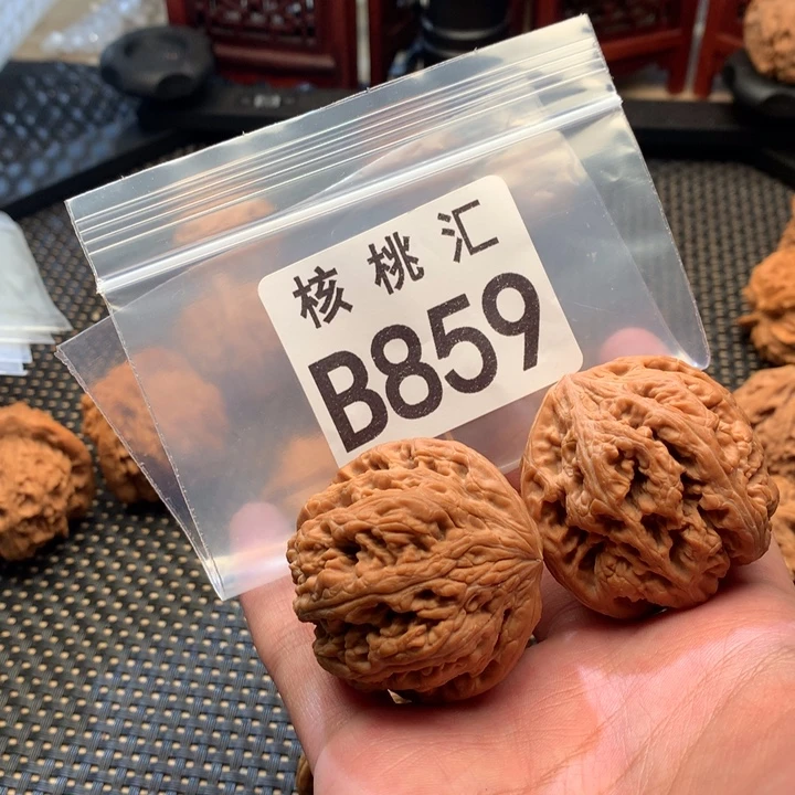 文玩核桃吊坠大粗筋