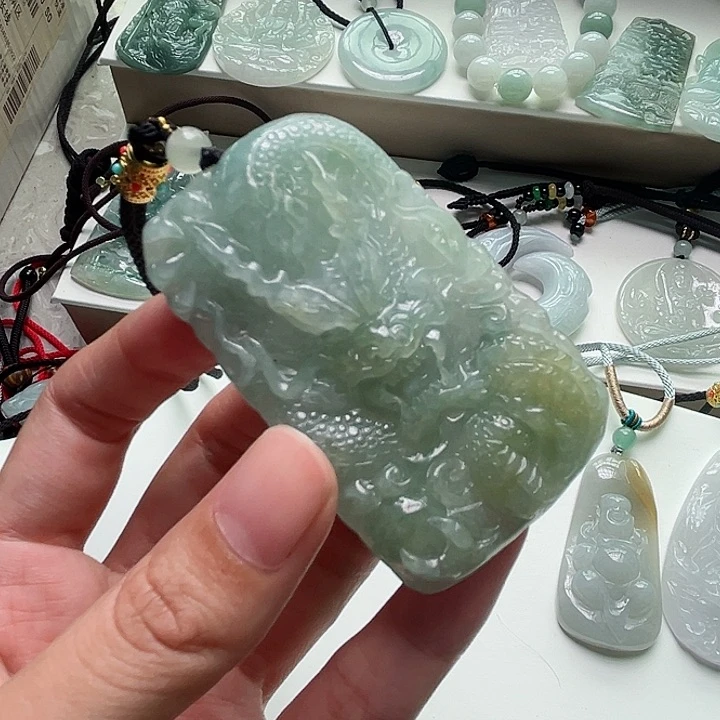 翡翠未镶嵌颈饰渺*翡翠