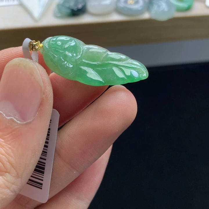 翡翠未镶嵌颈饰吊坠