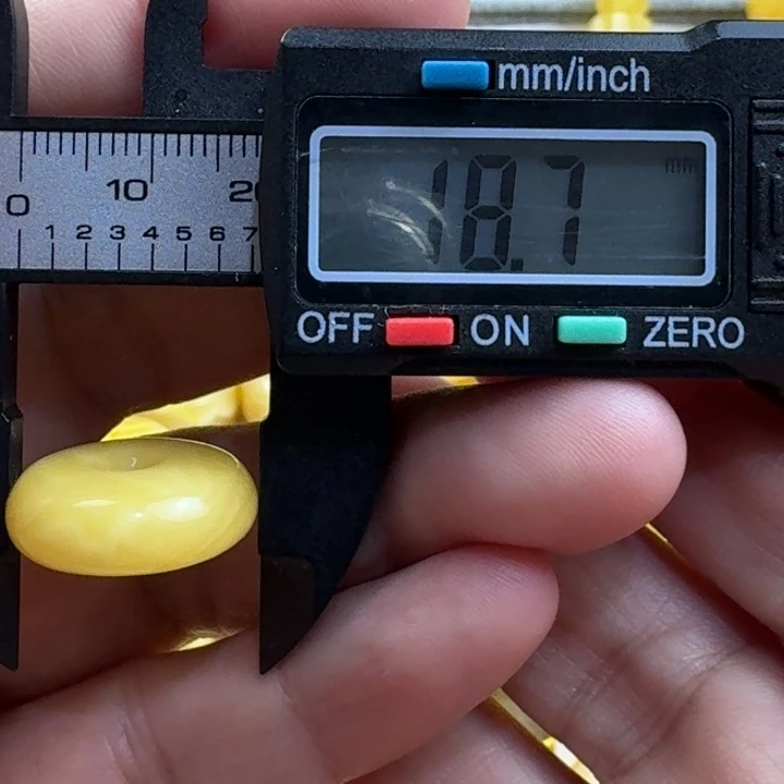 未镶嵌琥珀裸石32