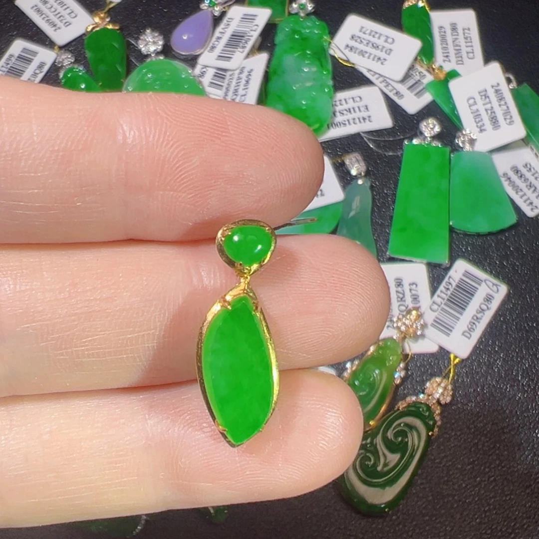 翡翠挂件18K金镶嵌翡翠