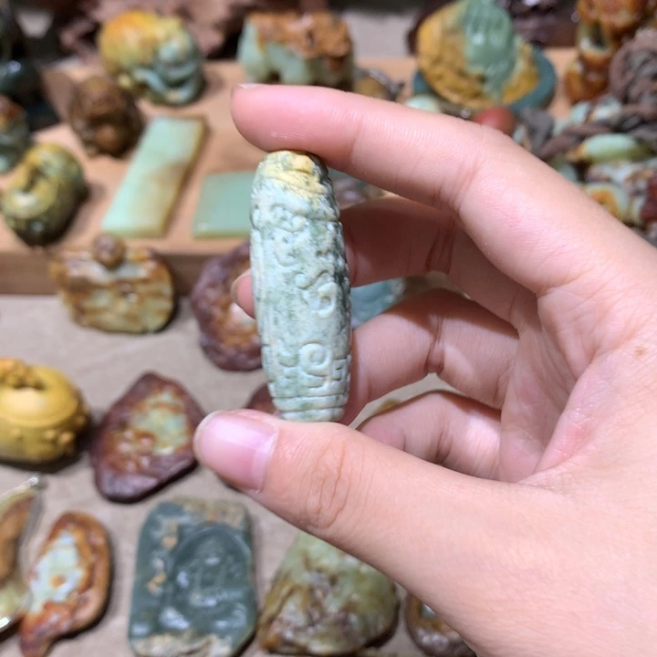 未镶嵌岫岩河磨玉（透闪石质玉）挂件