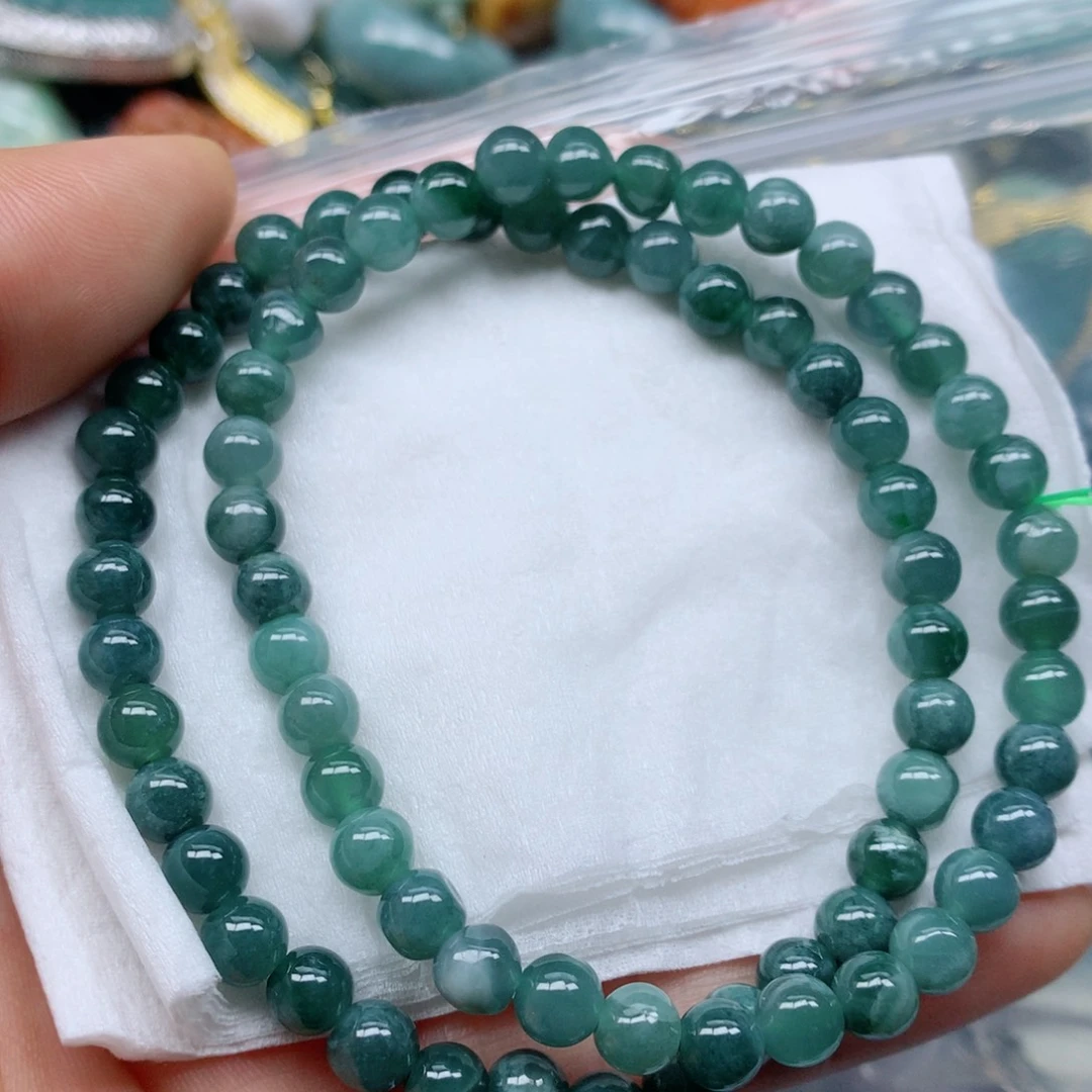 翡翠颈饰未镶嵌手串