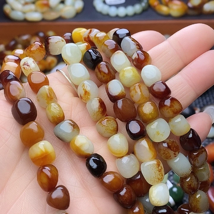 邹***哥和田玉未镶嵌手链