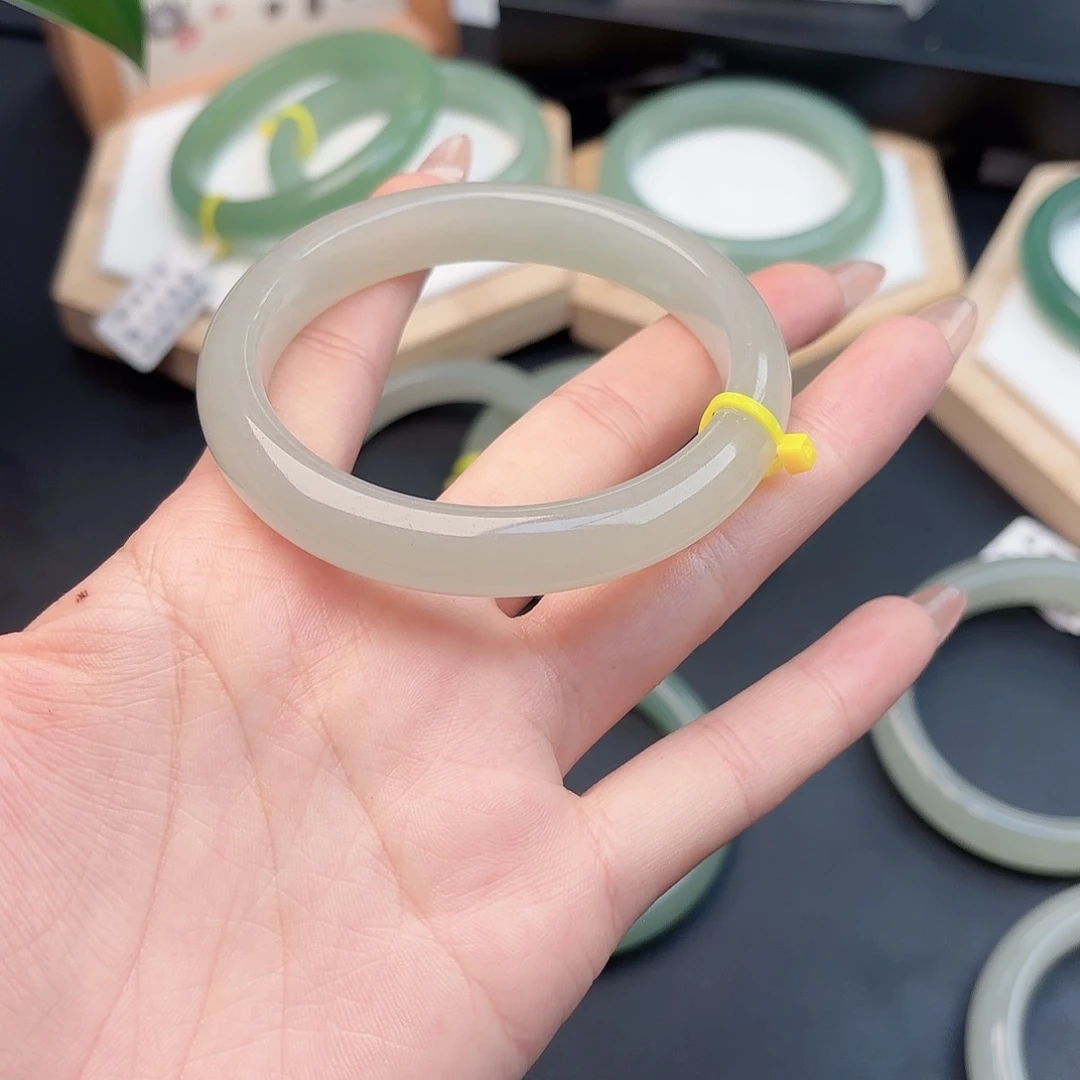 石英质玉未镶嵌手镯58