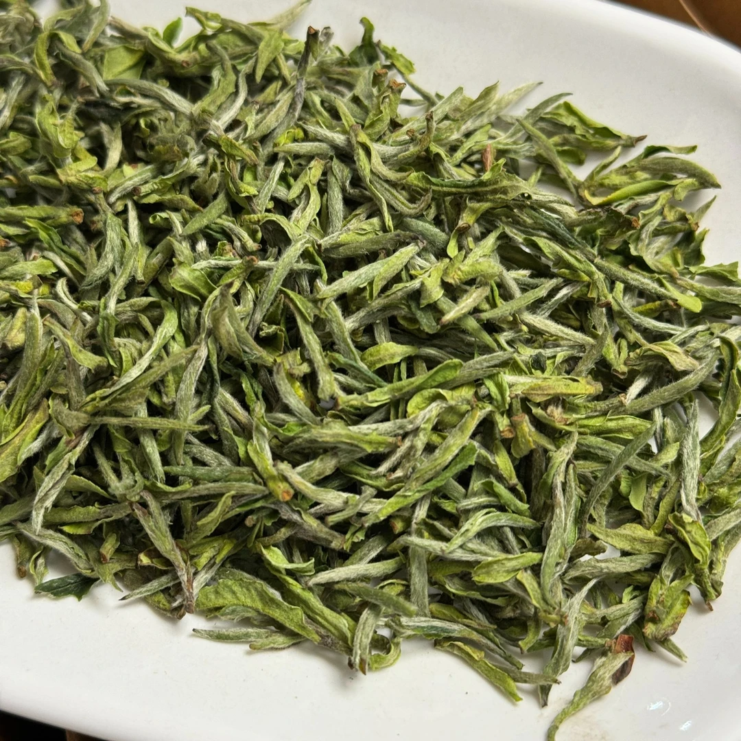 2025年福鼎群体种小菜茶冰糖甜抛荒小叶针罐装50克