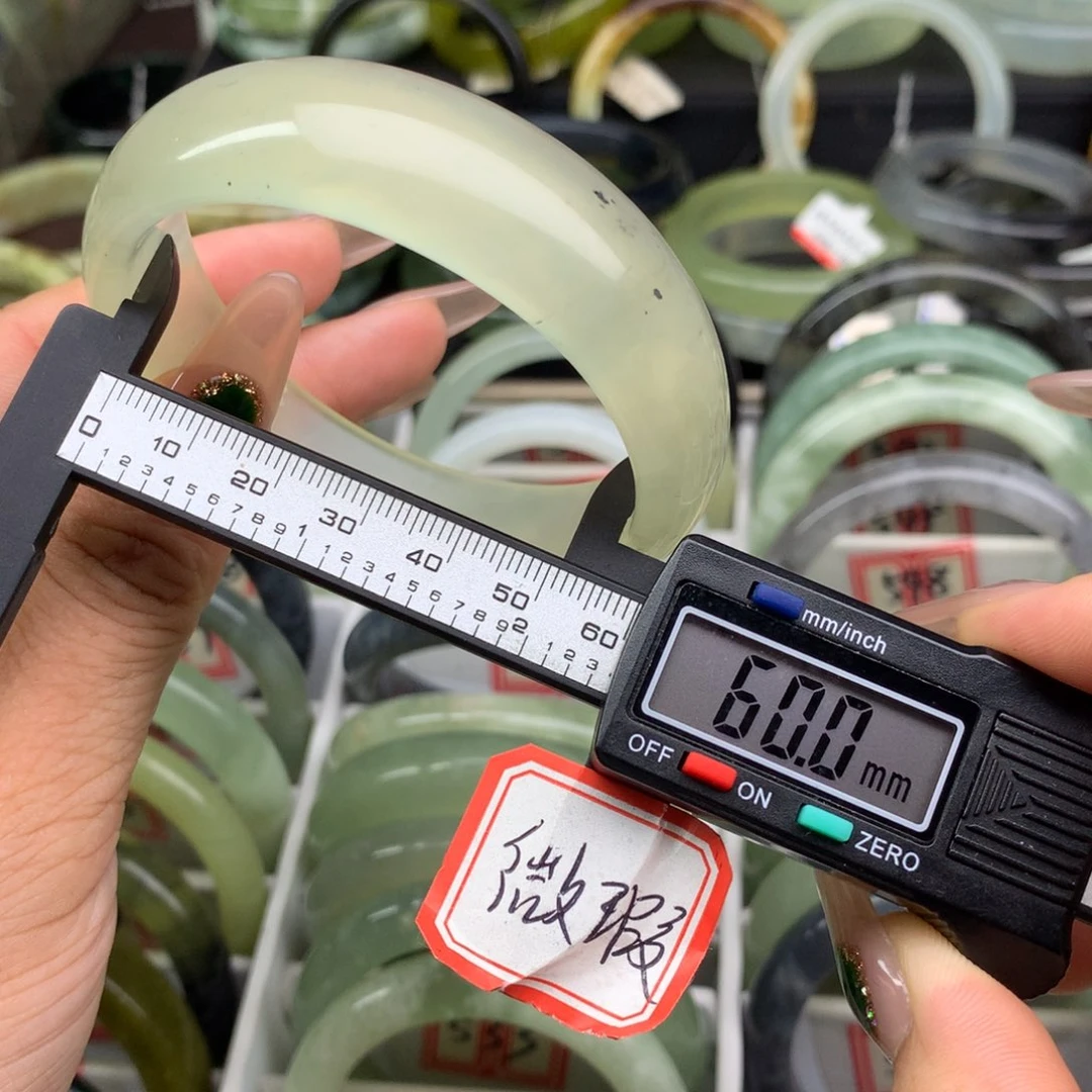 蛇纹石玉未镶嵌手镯542