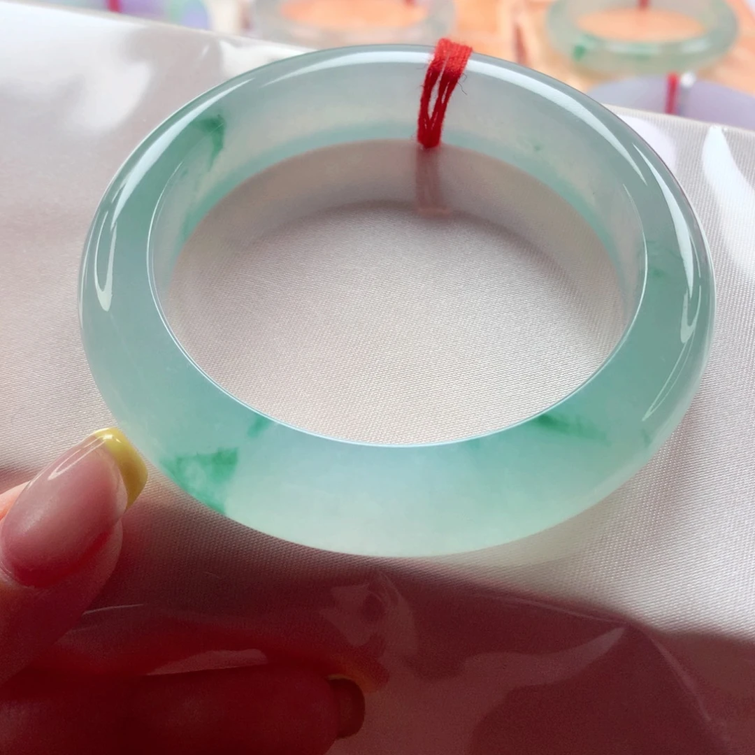 翡翠未镶嵌手镯55.6 冰润细腻冰飘绿花 灵