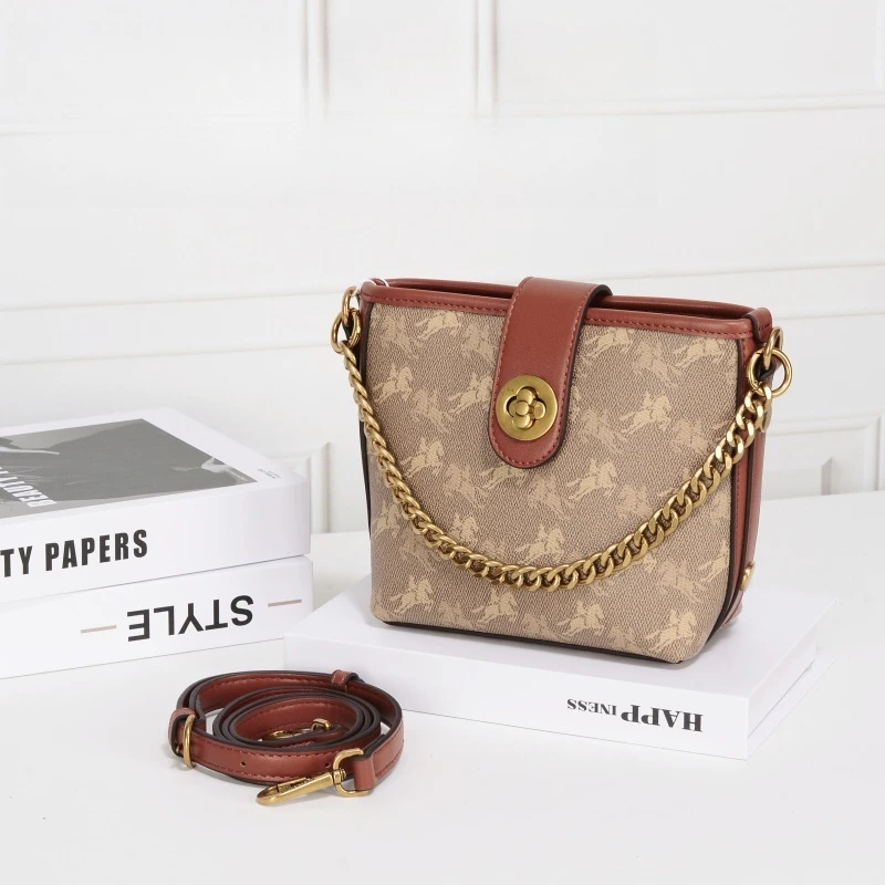 【RAIN·CUN】轻奢设计感链条腋下斜挎马鞍包 GQ-28642-卡其/流霞红