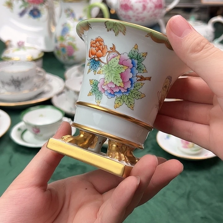 赫伦女王四足花瓶
