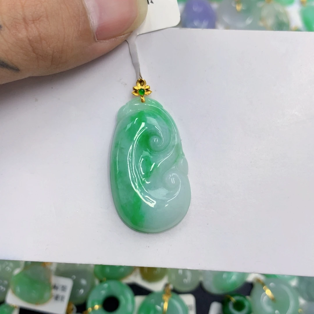 颈饰18K金镶嵌翡翠翡翠