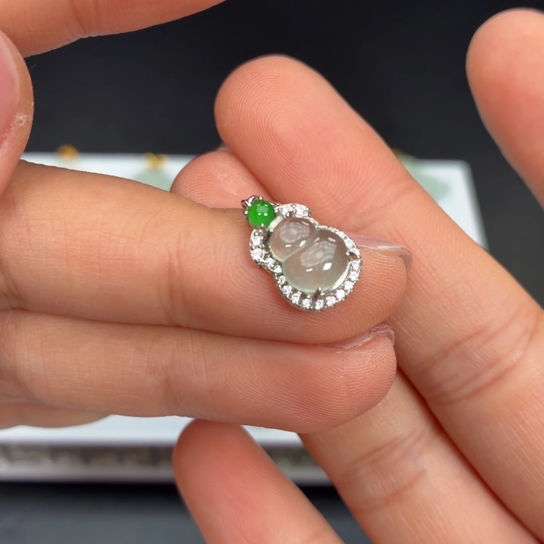 翡翠银S925镶嵌颈饰小葫芦