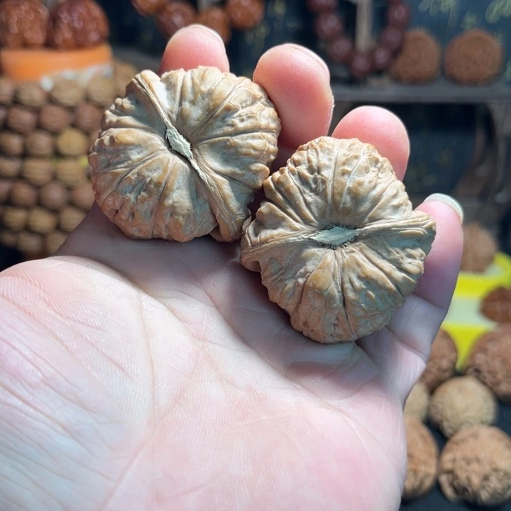 修***性吊坠文玩核桃hczfhnbcbnn
