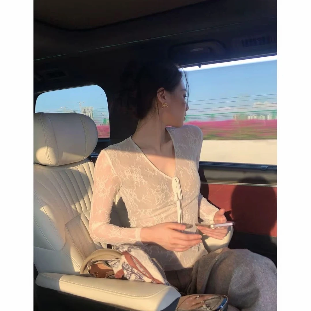 【御姐风运费险】JIJINQI秋季新款针织气质百搭修身设计感蕾丝上衣