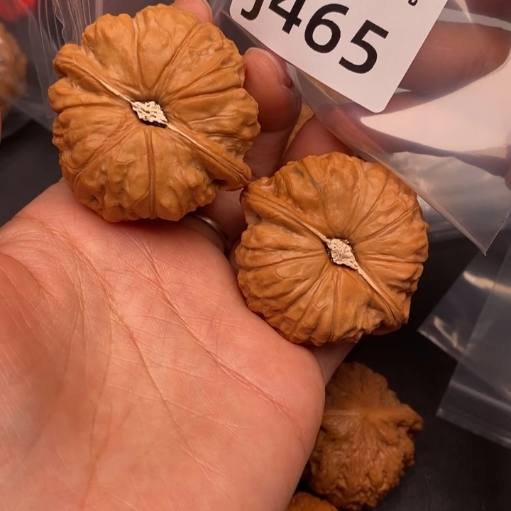 尼***凯桃核吊坠J465南瓜