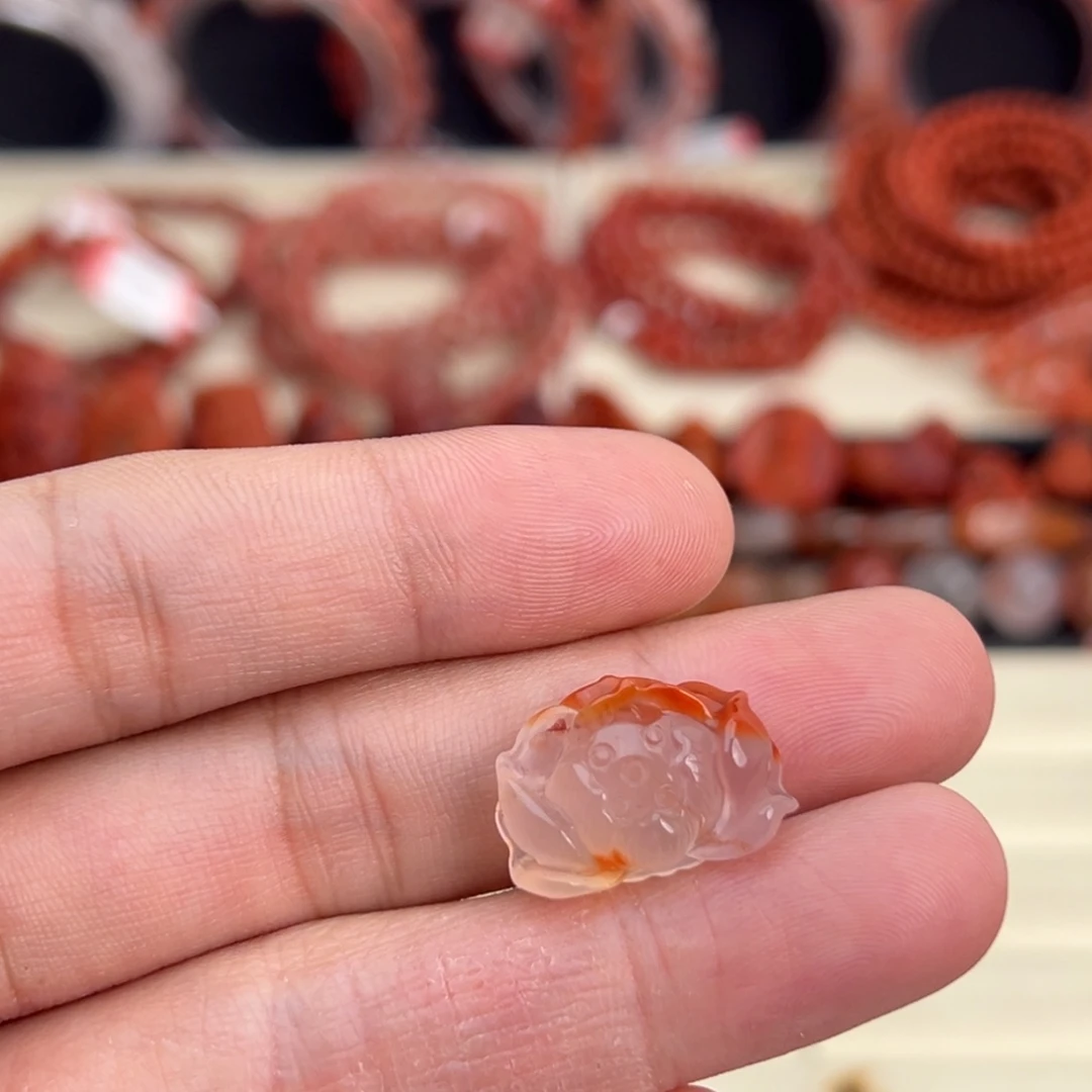 @***5南红玛瑙未镶嵌颈饰荷花