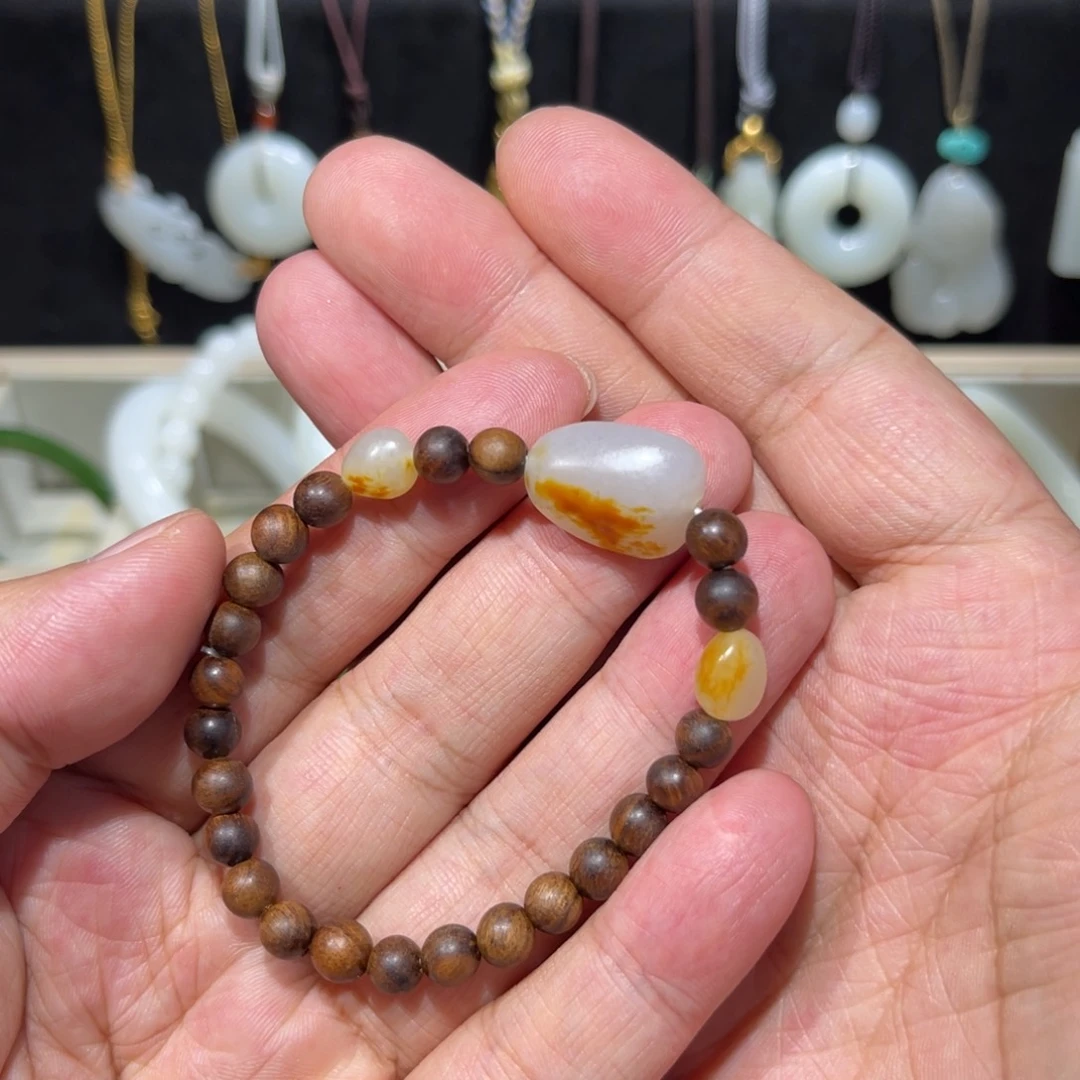 颈饰未镶嵌和田玉