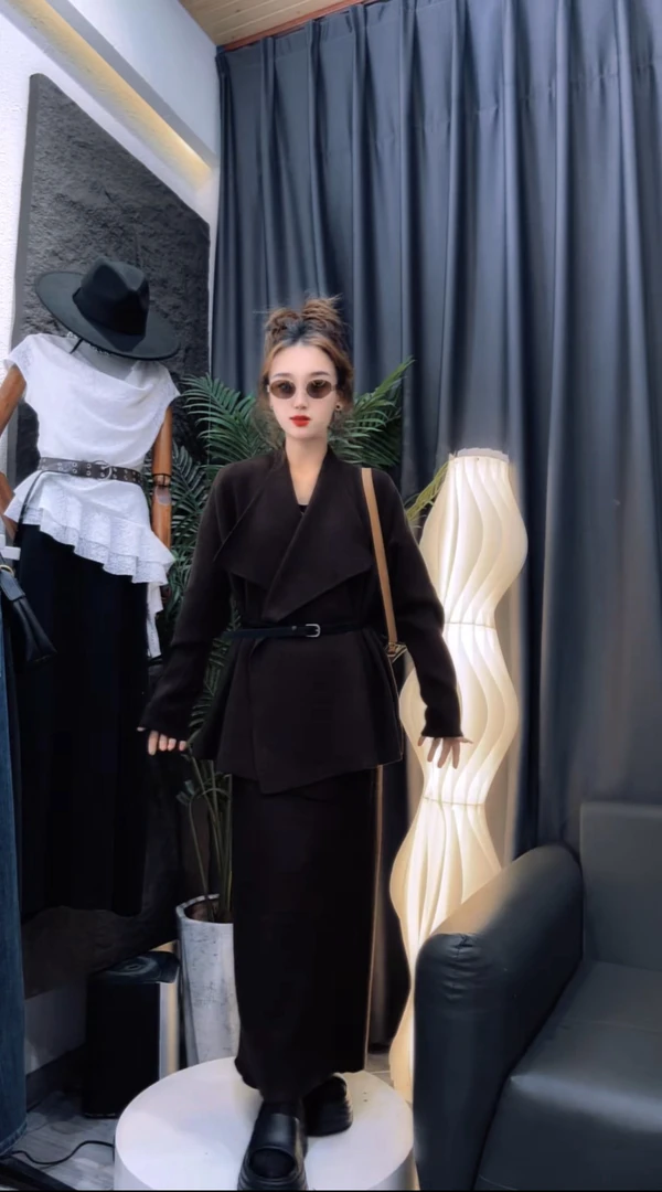 三件套毛衣裙子。秋季新款女法式气质翻领收腰针织毛衣外套搭