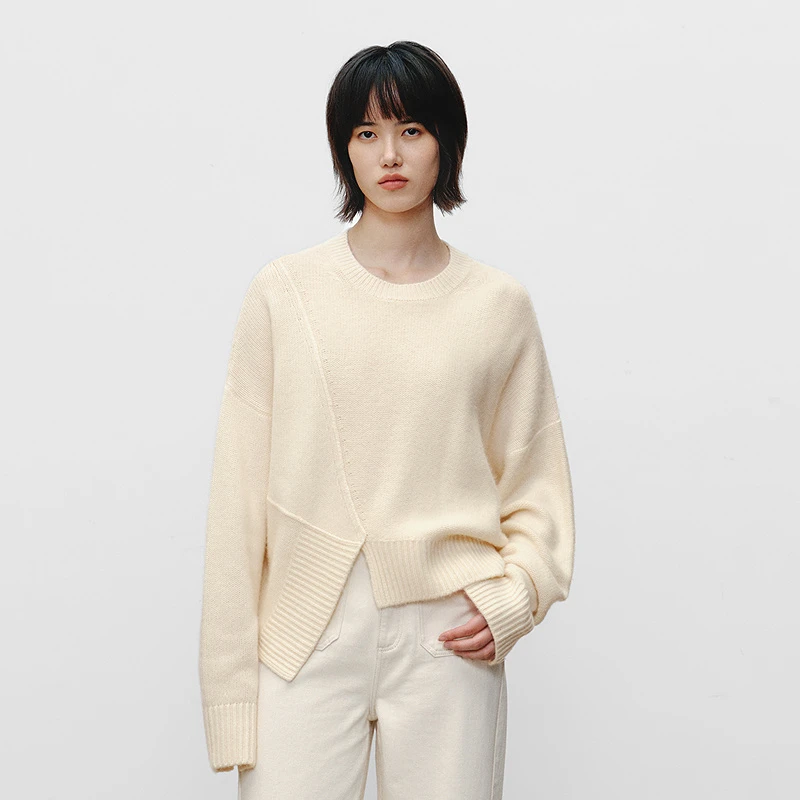 BLUE ERDOS 2025秋冬新品时尚简约不规则设计圆领女套衫B256A0721