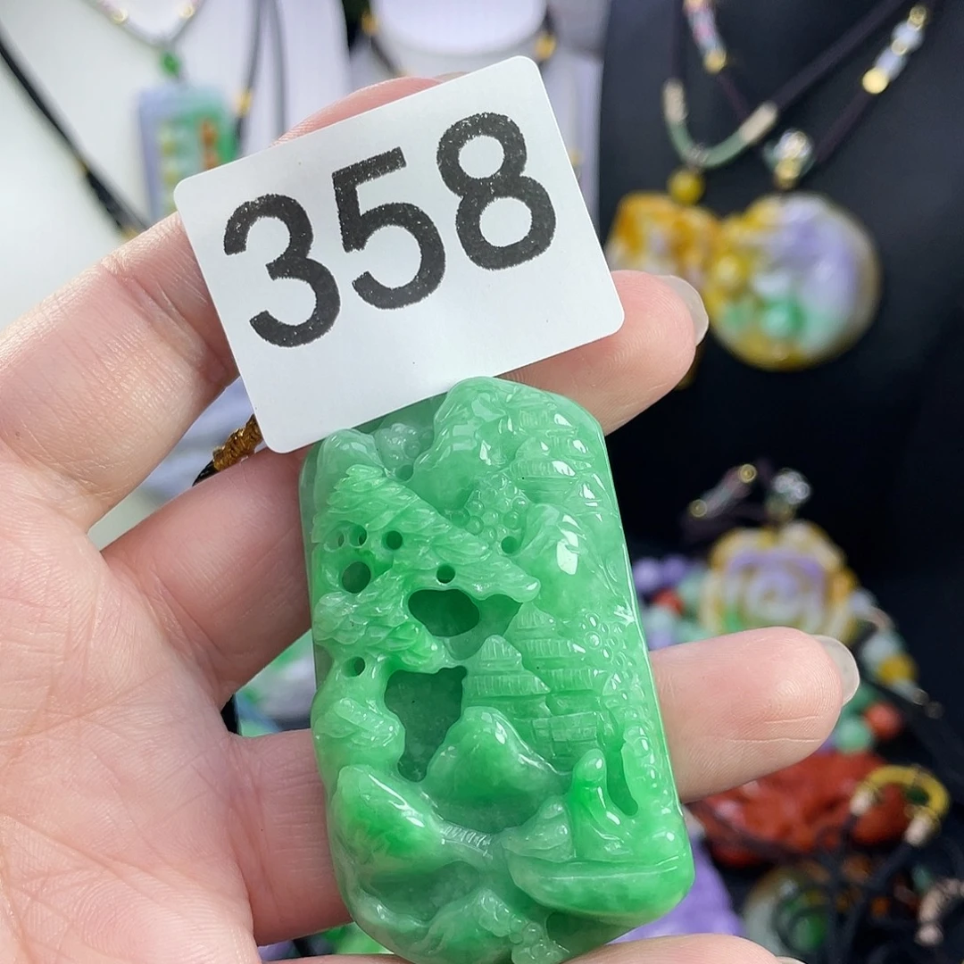 翡翠未镶嵌吊坠(赠链)