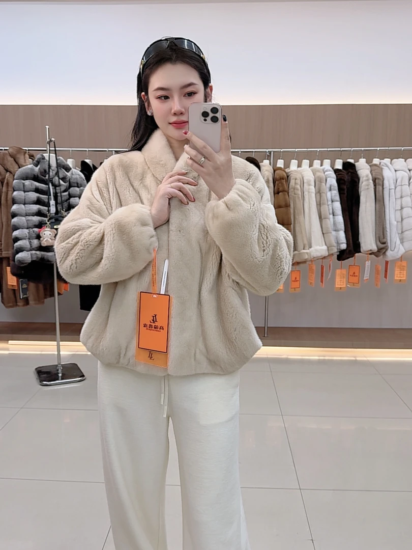 《福气多多》钱袋系列米黄/宝嘉美色2025冬季新款小领洋气款