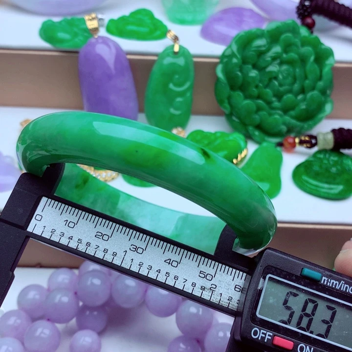 翡翠未镶嵌手镯…．