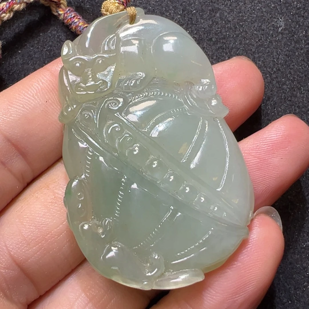 翡翠未镶嵌颈饰潘*涛