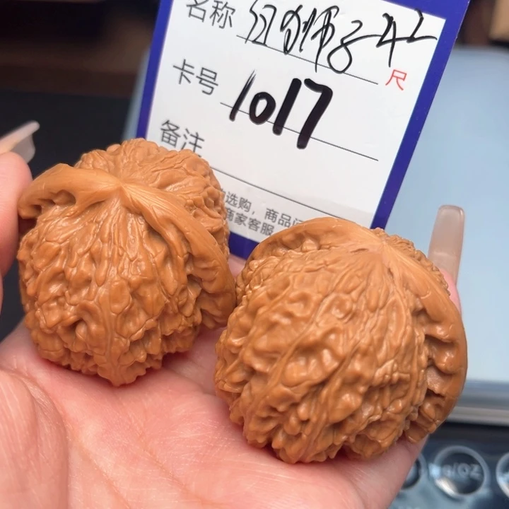 文玩核桃吊坠白狮子