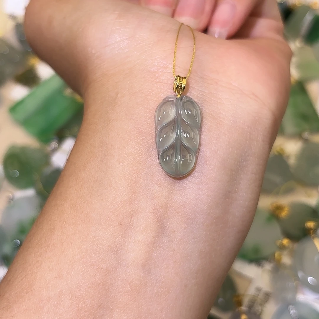 翡翠18K金镶嵌颈饰叶子