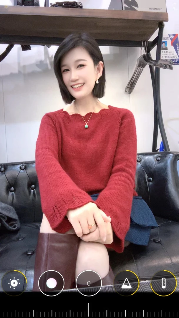 花瓣   斓烟：九色鹿精品羊绒纱线手工编织毛线球