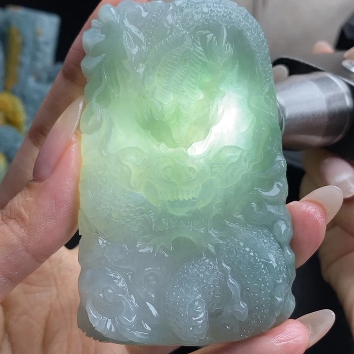 定制翡翠未镶嵌龙牌