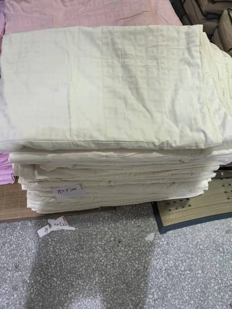 《厚广家》3楼150×210黄色全棉贡缎100%柞蚕丝夏被 发1张2.6斤