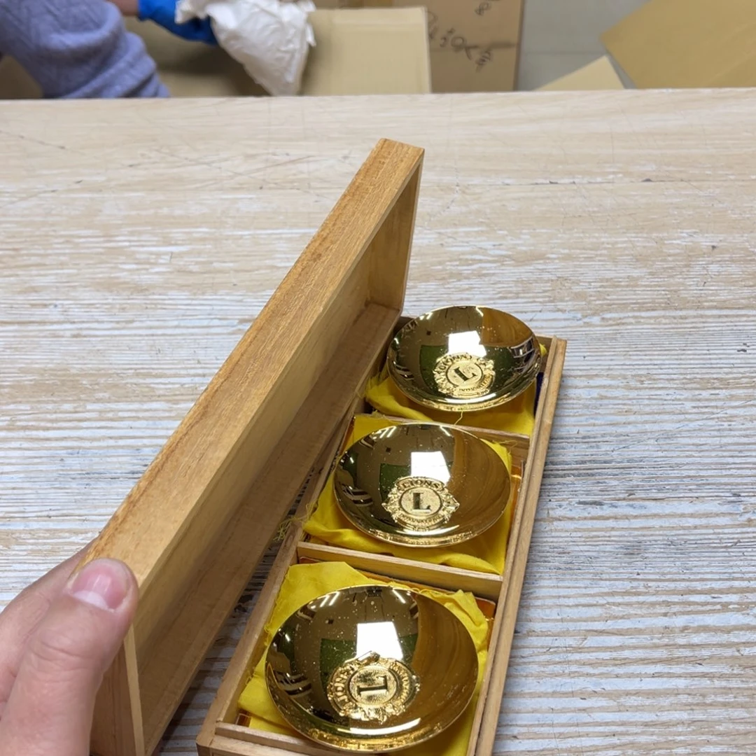 瓷片天**童密密麻麻地排列着