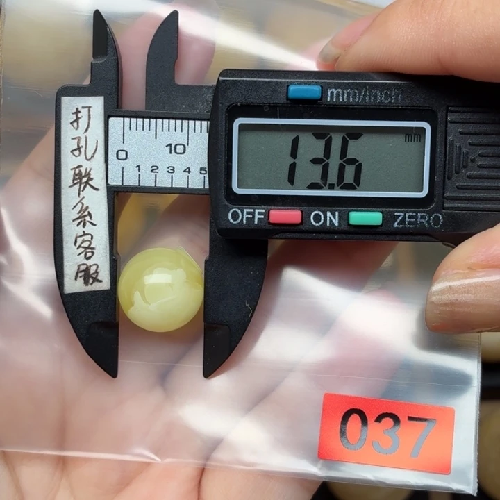 柒***剧蜜蜡未镶嵌裸石蜜蜡