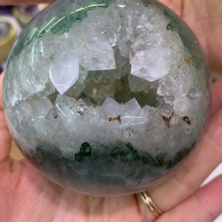 未镶嵌水晶大型摆件（非配饰）