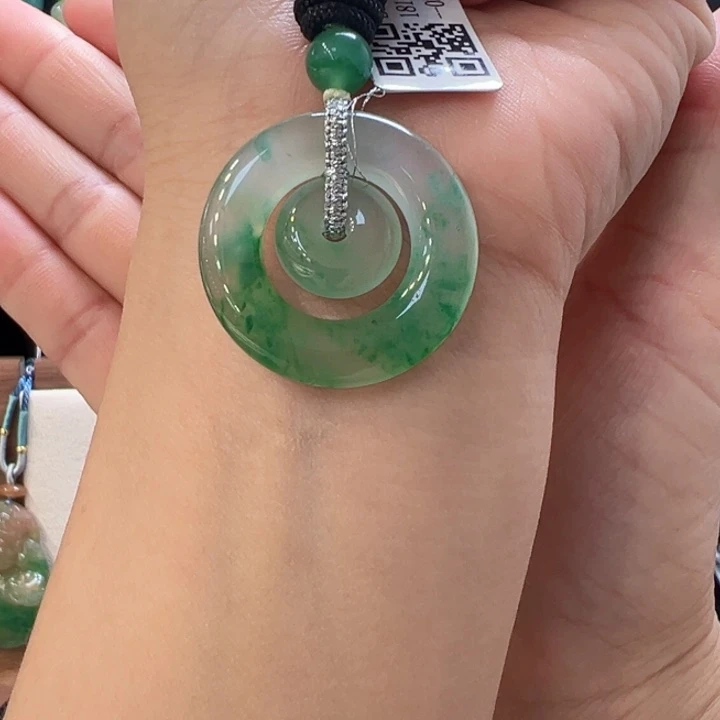 石英质玉未镶嵌颈饰