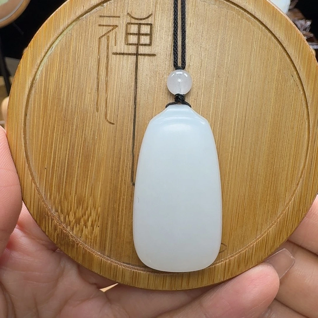 吊坠(赠链)未镶嵌和田玉