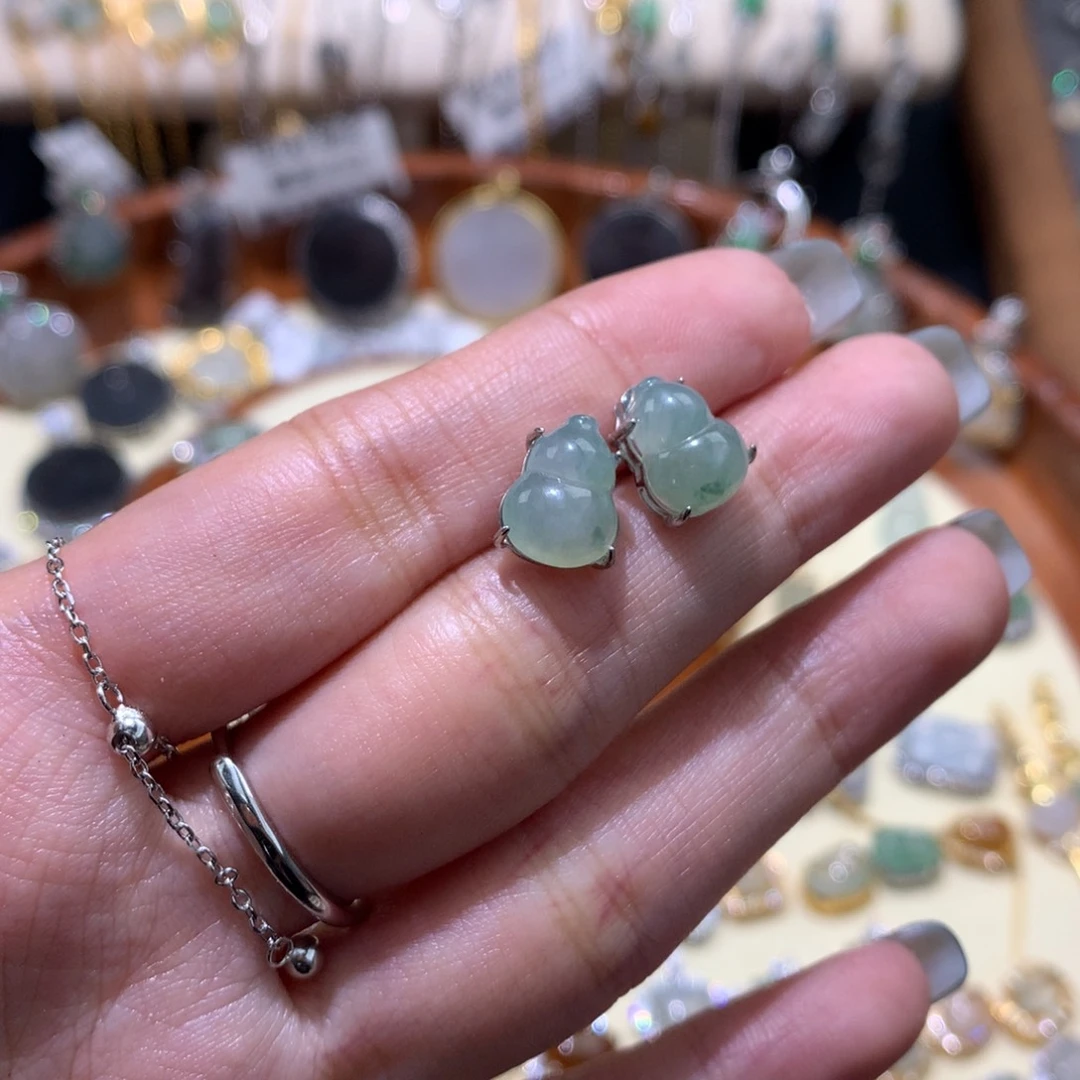 颈饰银S925镶嵌翡翠耳钉