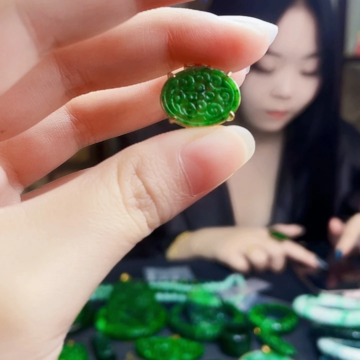 翡翠银S925镶嵌颈饰多样性