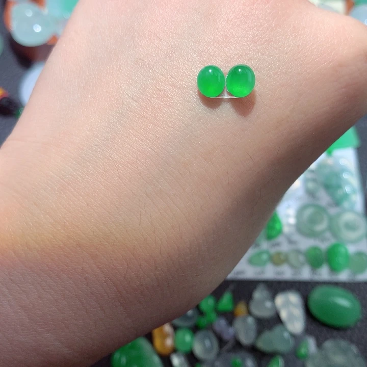 亦***木翡翠未镶嵌颈饰翡翠