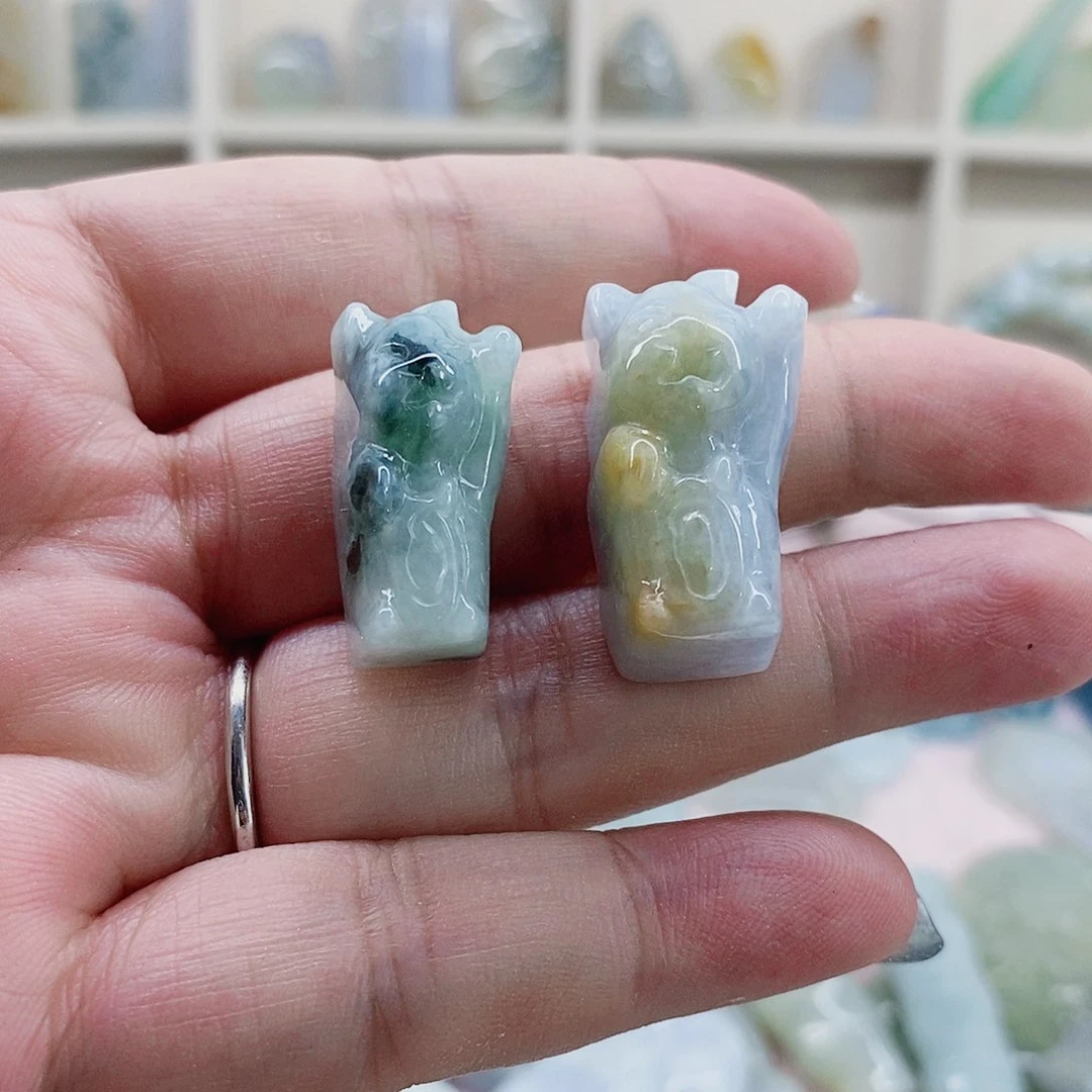 颈饰未镶嵌翡翠微瑕